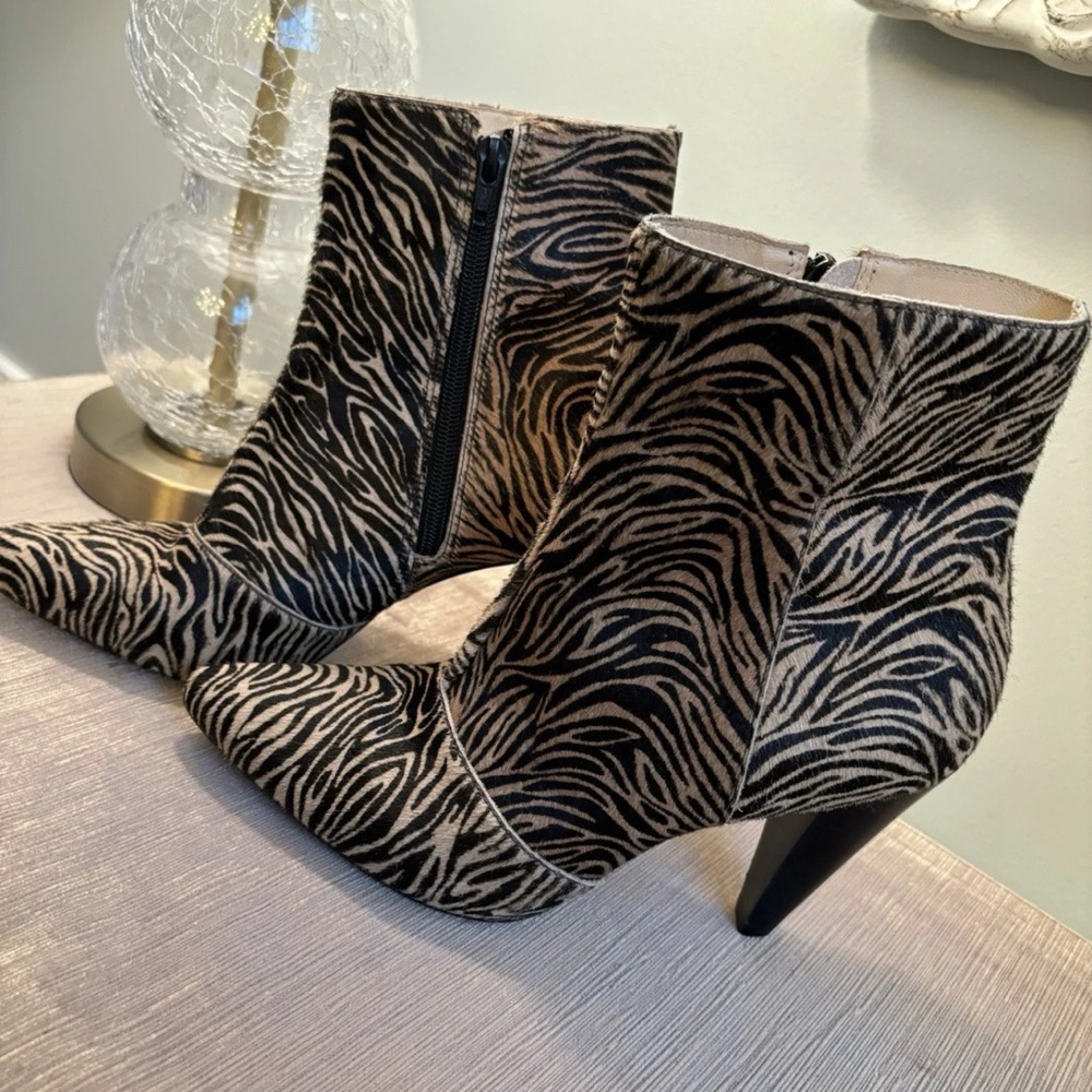 Able Womens Tinsley Tiger Calf Hair Ankle Boots Heeled Zip Up Pointed Toe Size 8